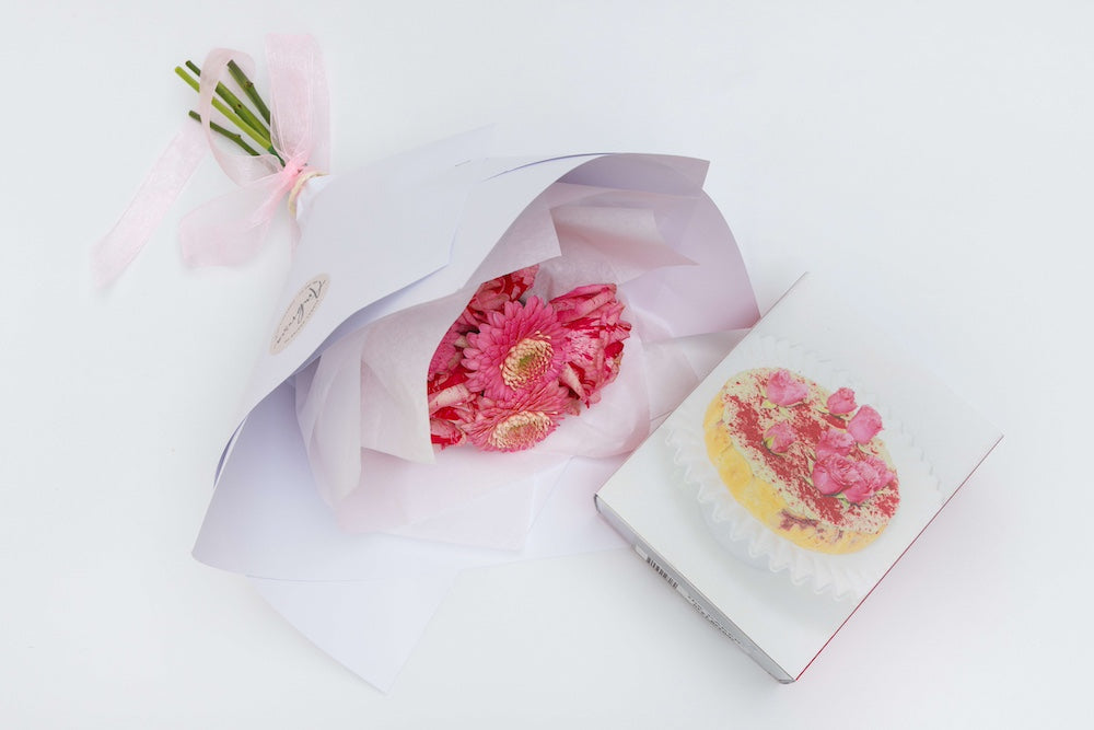 Deluxe cake kit & flowers