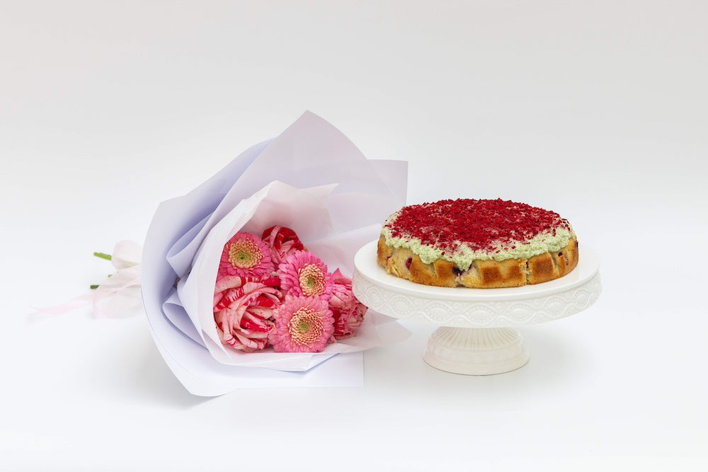Deluxe cake kit & flowers