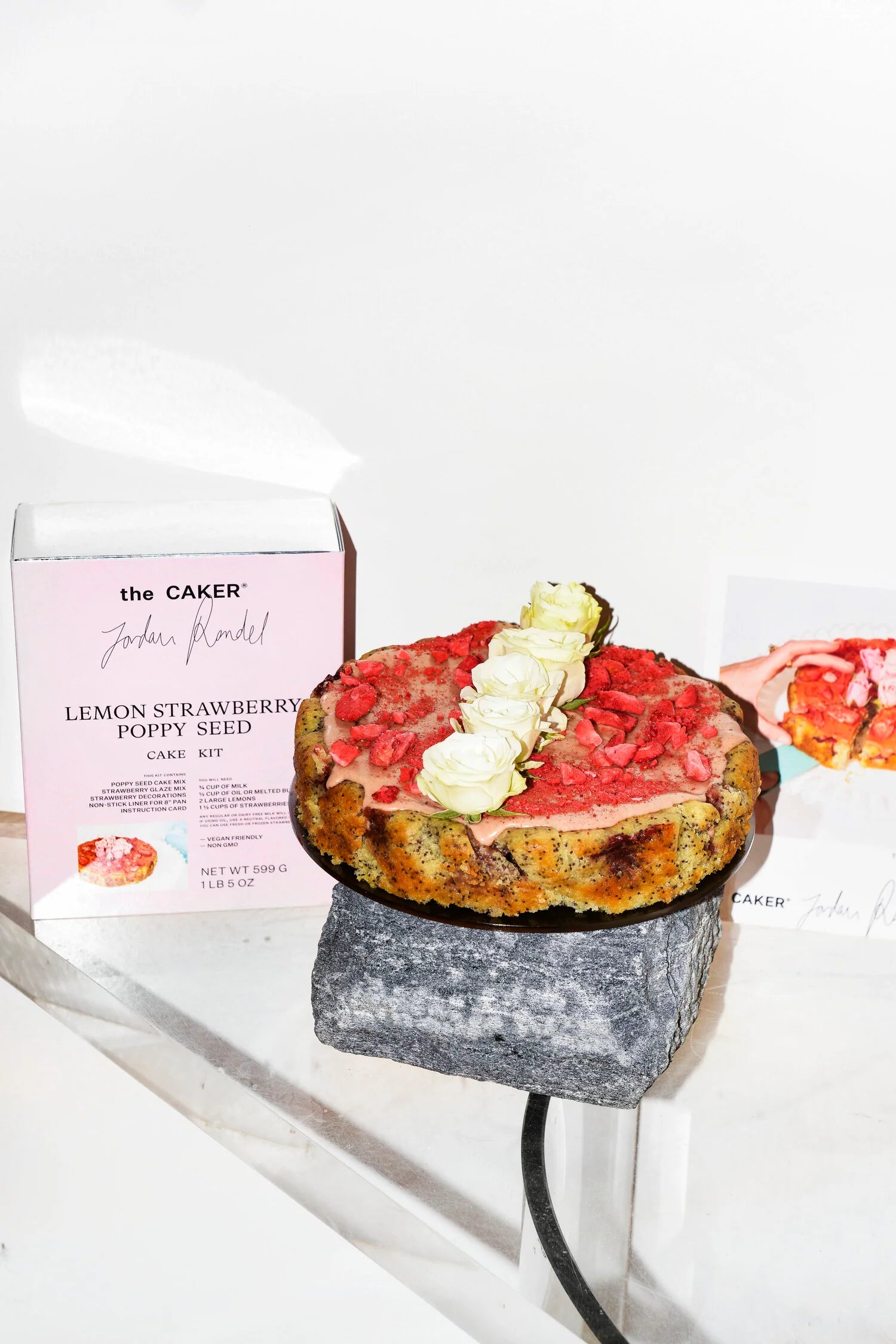 Deluxe cake kit & flowers